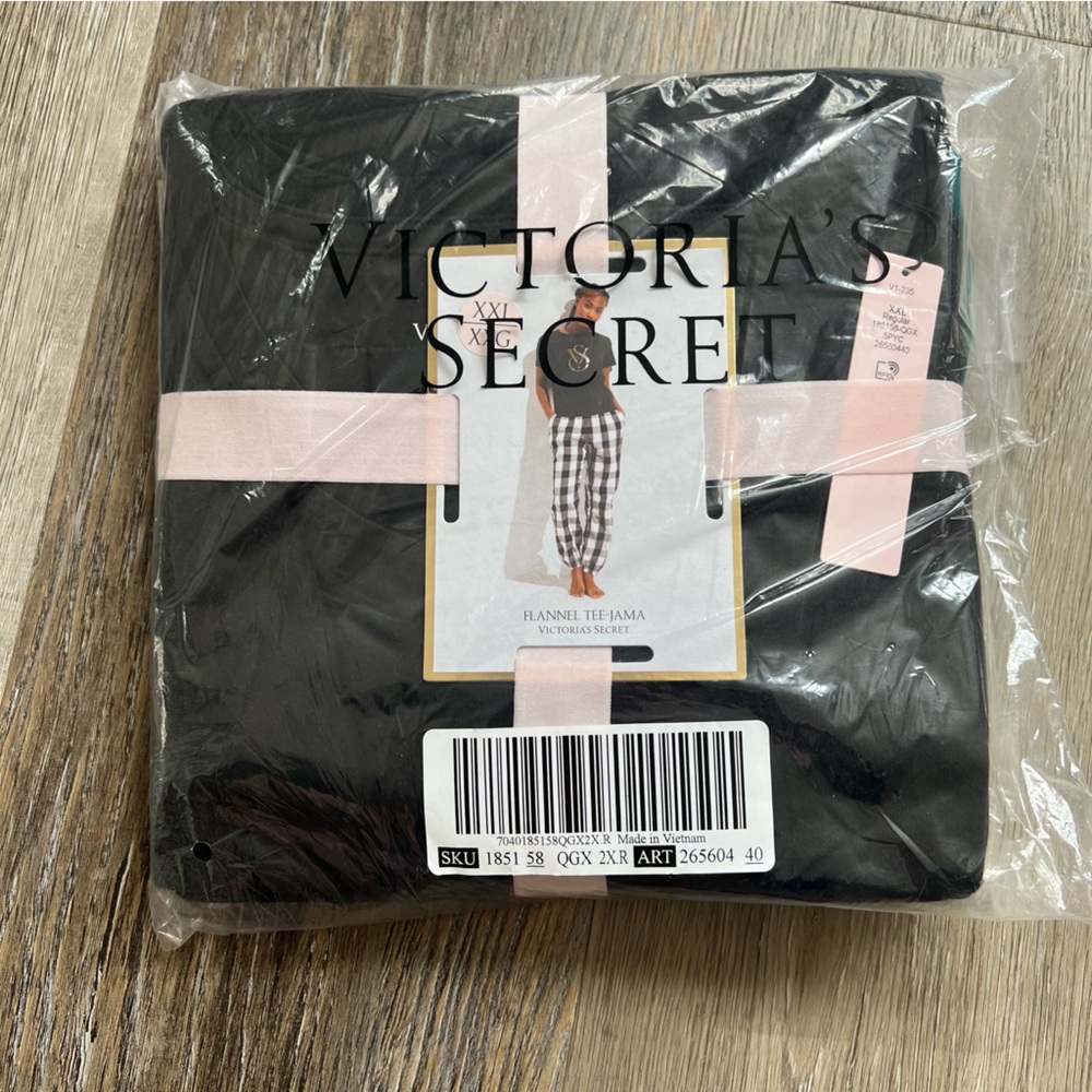 NWT Victoria’s Sceret flannel PJ set
